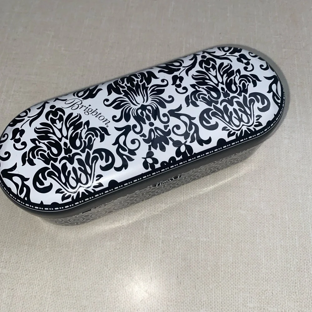 BRIGHTON‎ Black & White Filigree SUNGLASSES Eyeglasses Storage CASE Tin EMPTY